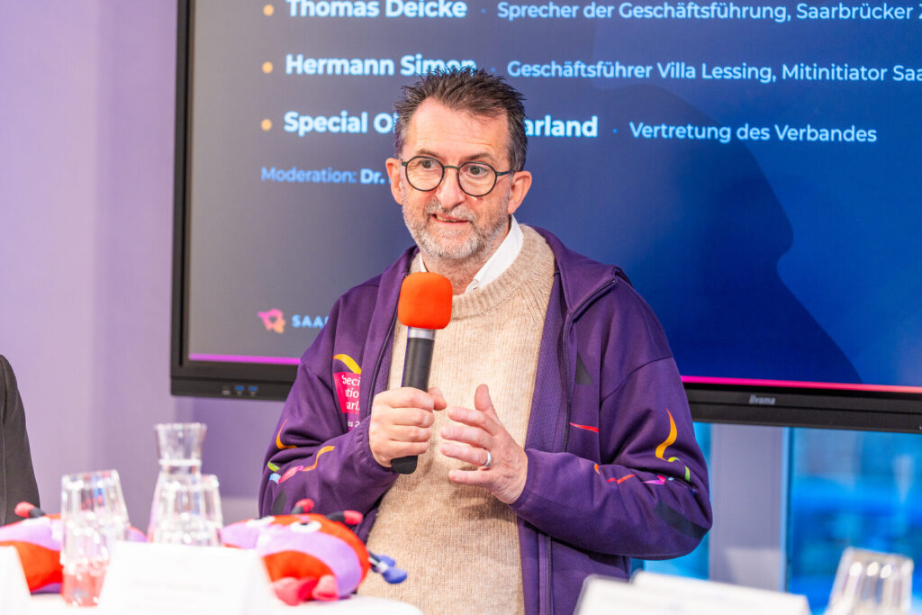 Reinhold Jost, Minister für Inneres, Bauen und Sport, auf der Saarland-Bühne